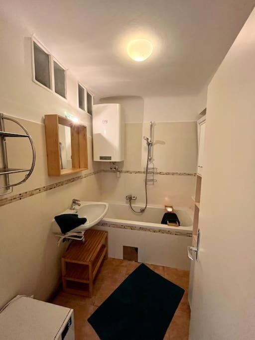 Wohnung Naehe Lkh Und Der Med Uni Graz Bagian luar foto
